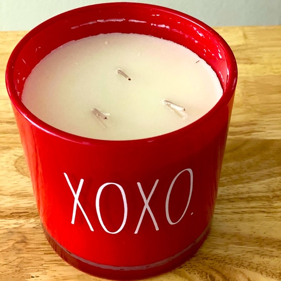 Rae Dunn XOXO candle - Picture 3 of 4